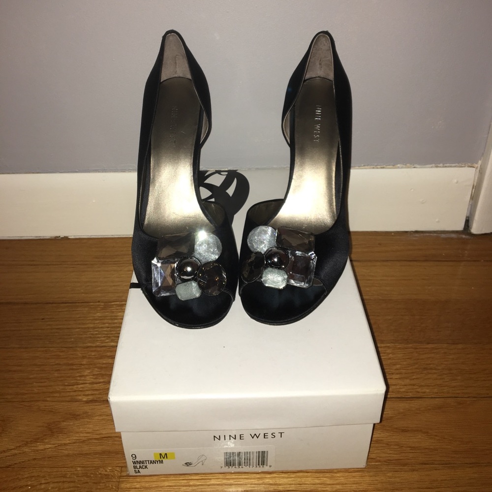 NINE WEST satin peep toe 9m black