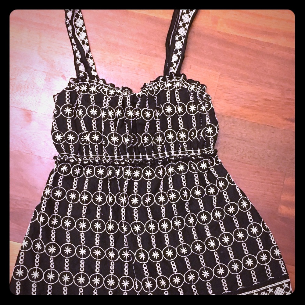 Max Studio embroidered tank. Size M.