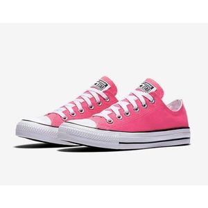 Women's 9, Men's 7 Pink Low Top Converse