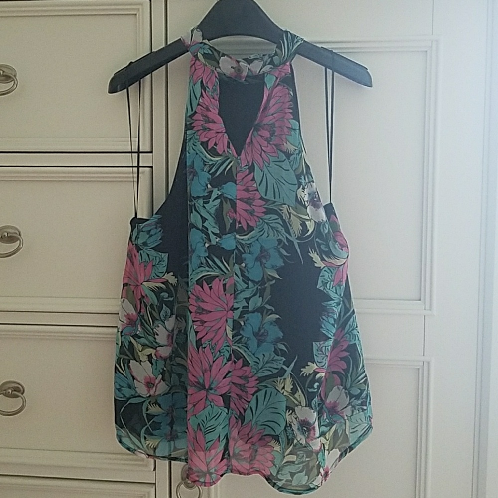 1 LEFT 💕 5 ⭐ RATED  High Neck  Black Floral Top - Picture 6 of 8