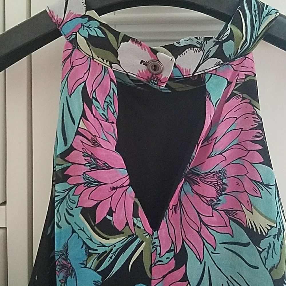 1 LEFT 💕 5 ⭐ RATED  High Neck  Black Floral Top - Picture 7 of 8