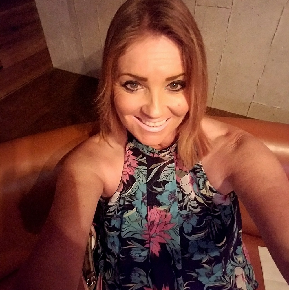 1 LEFT 💕 5 ⭐ RATED  High Neck  Black Floral Top - Picture 8 of 8