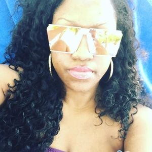 Meet your Posher, Lakisha