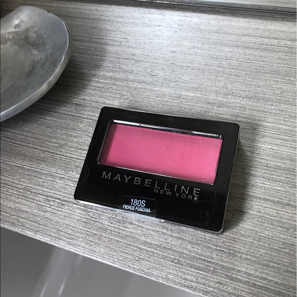 Beauty Bundle, eye shadow, blush brush