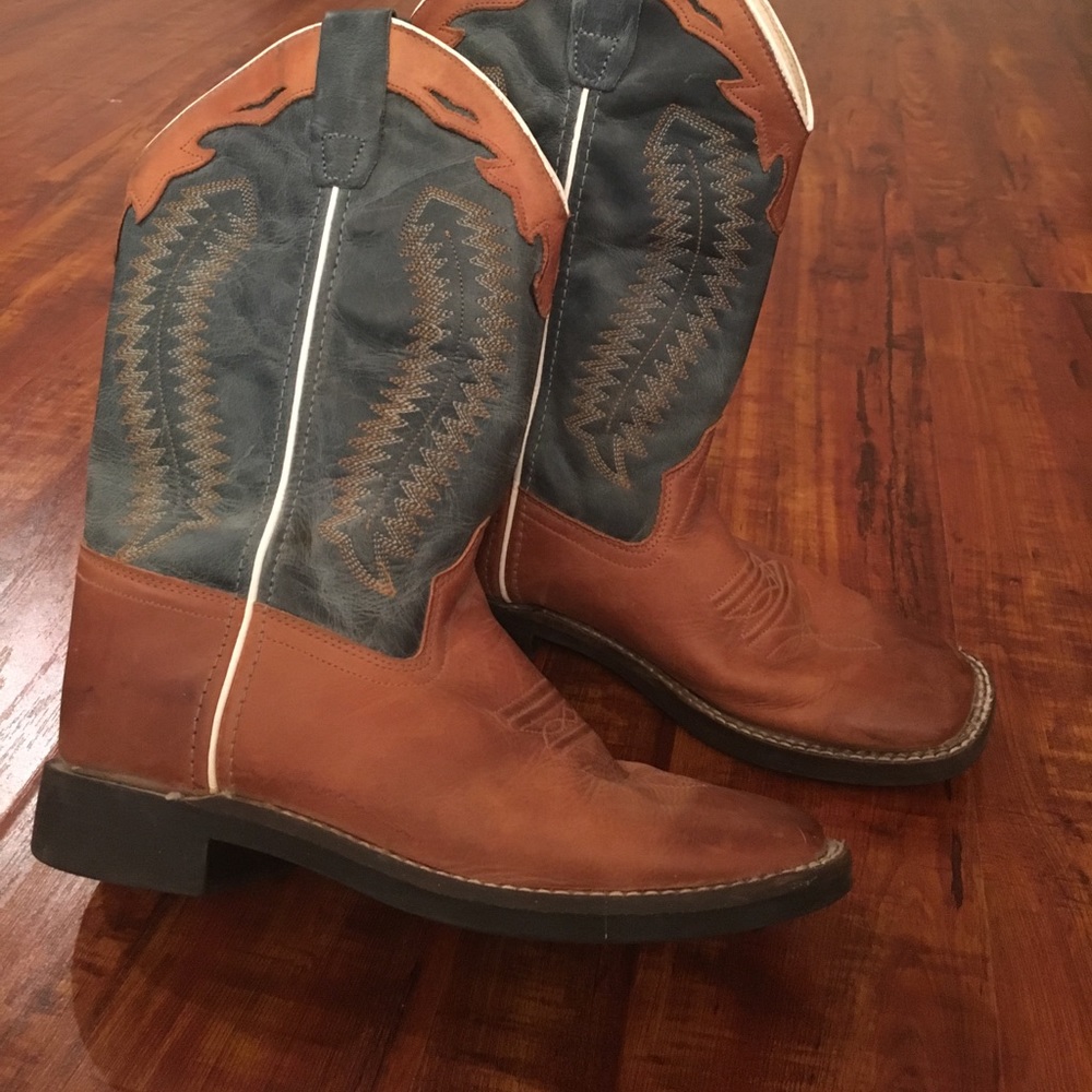 Boys leather boots