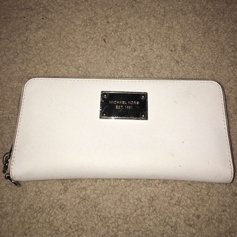 White Michael Kors Wallet