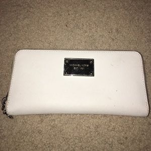 White Michael Kors Wallet