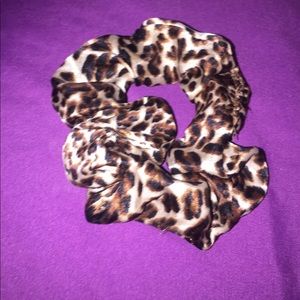 CHEETAH PRINT SCRUNCHIE❤️