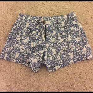 Cotton shorts with white flowers