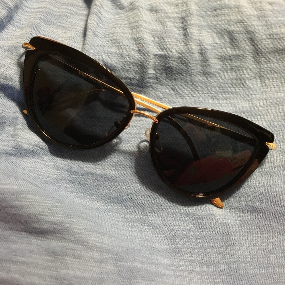 Cat eye sunglasses
