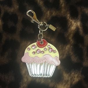 🔑🗝 PRICE DROP⬇️COACH CUPCAKE KEY FOB 🗝