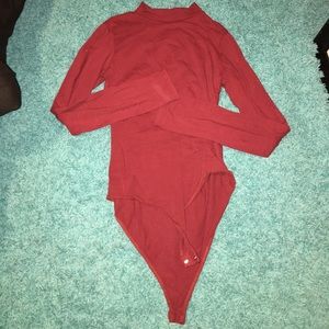 Sexy, fitted mid neck body suit😍