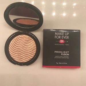 Make Up For Ever Pro Light Fusion Highligbter