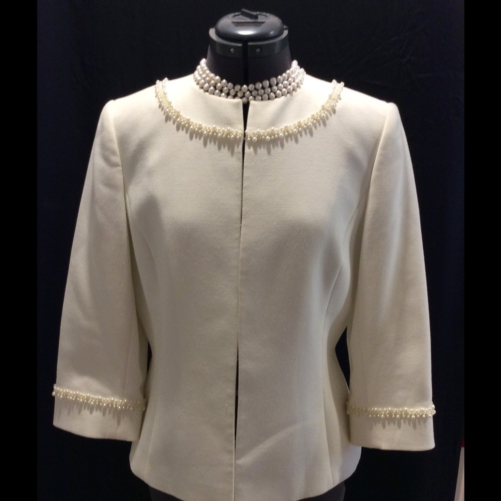 Cream pearl bedazzled classy blazer.