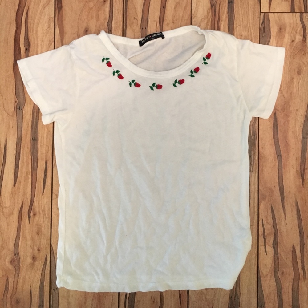 Brandy Melville T-Shirt, red roses around neckline