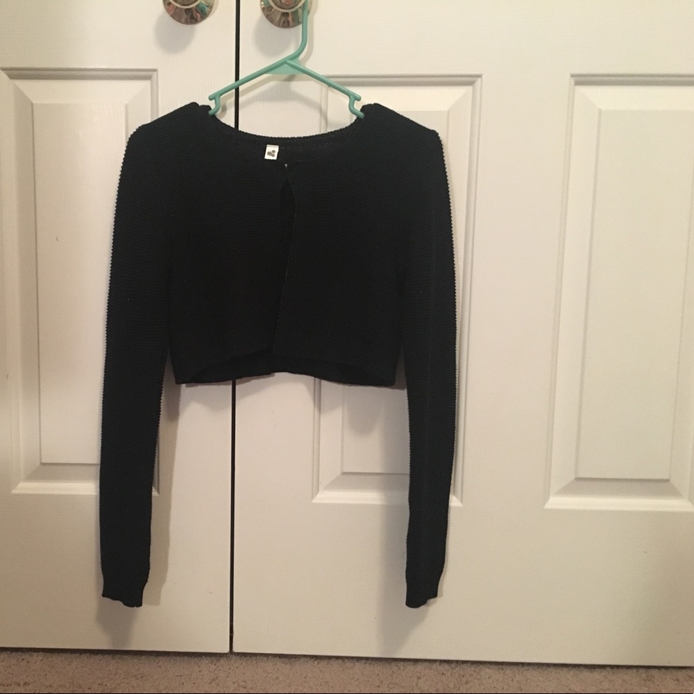 CHerokee Black crop top sweater with shimmer to it