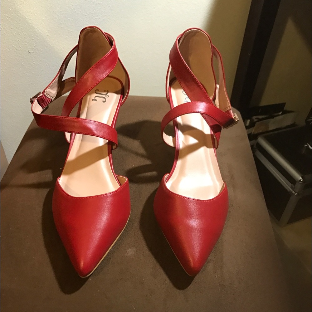 NEW Journee collection Riva strap pumps size 11