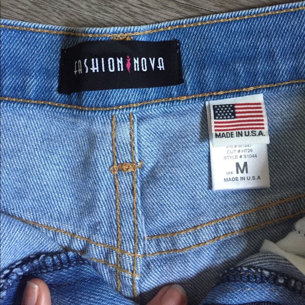 Fashion nova size medium high waisted shorts - Picture 3 of 3