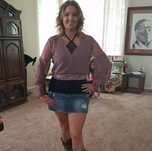 💗 Host Pick 8/26 💗 Gorgeous Mauve Sheer Blouse - Picture 2 of 8