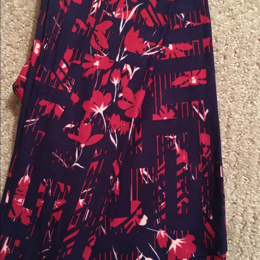 BNWT HTF LULAROE OS LEGGINGS!