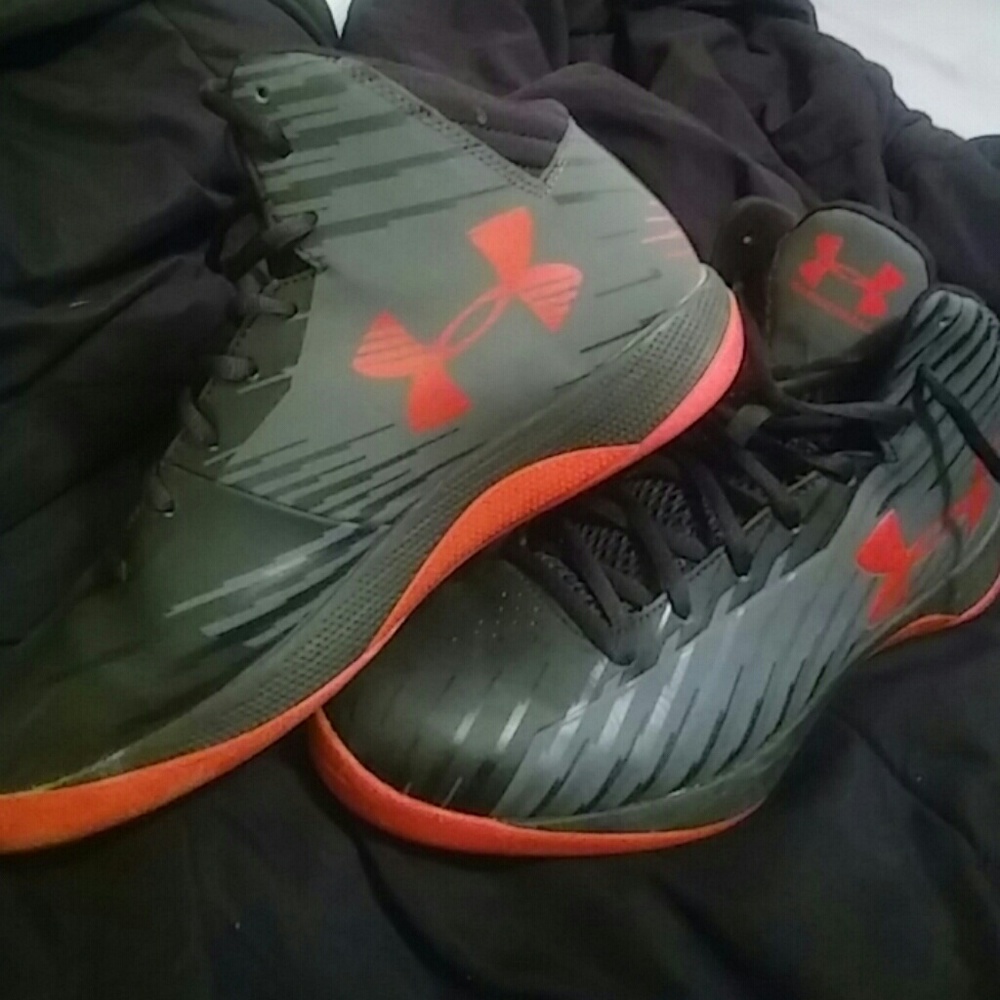 Basketball athletic shoes