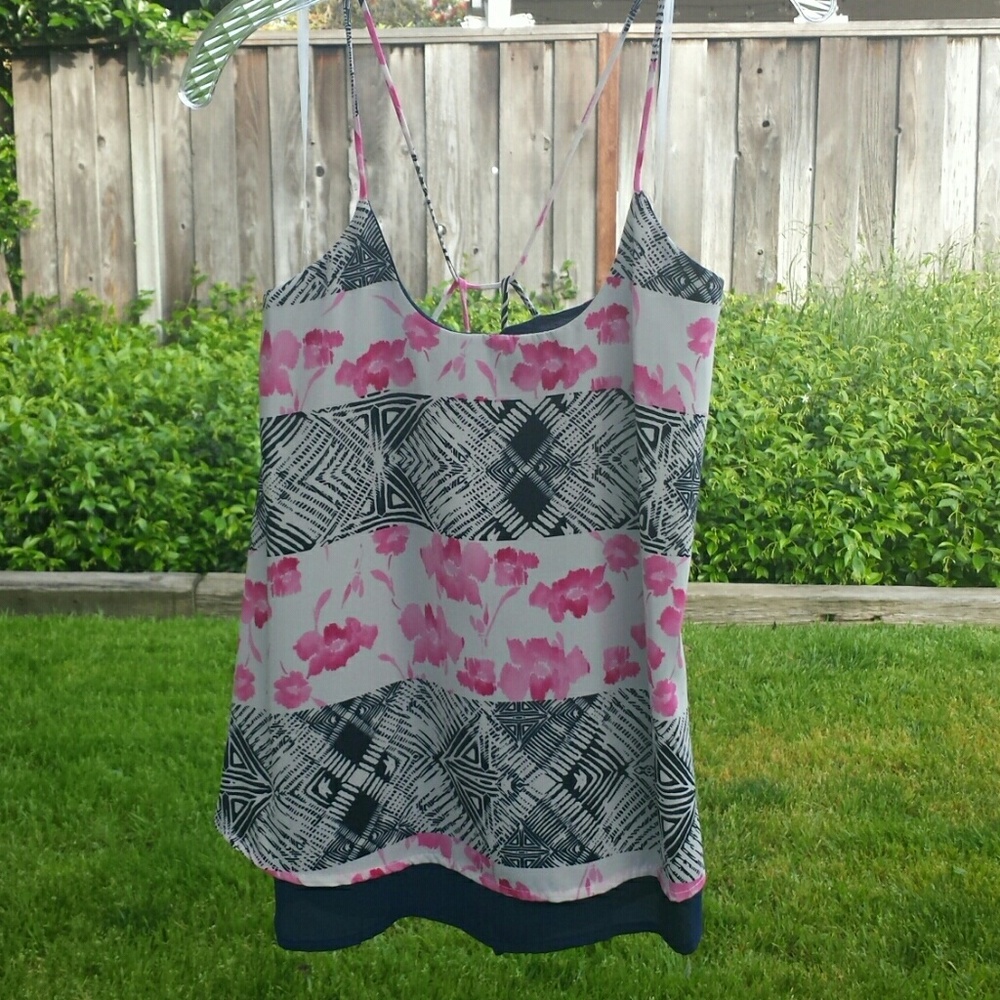 ✨ Gorgeous Strappy T-Back Top ✨ - Picture 3 of 4