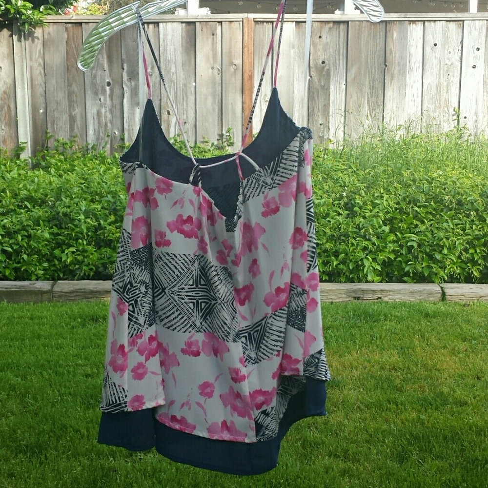 ✨ Gorgeous Strappy T-Back Top ✨ - Picture 4 of 4
