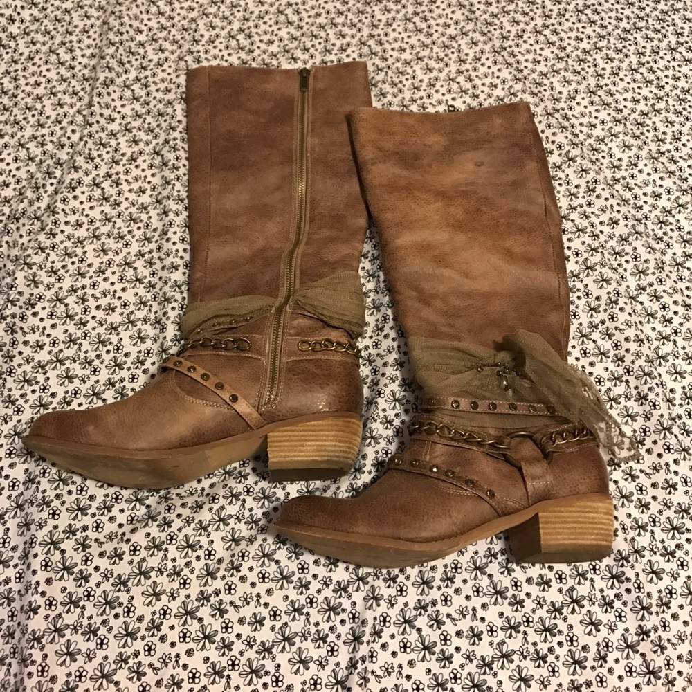 Size 8.5 Not Rated boots