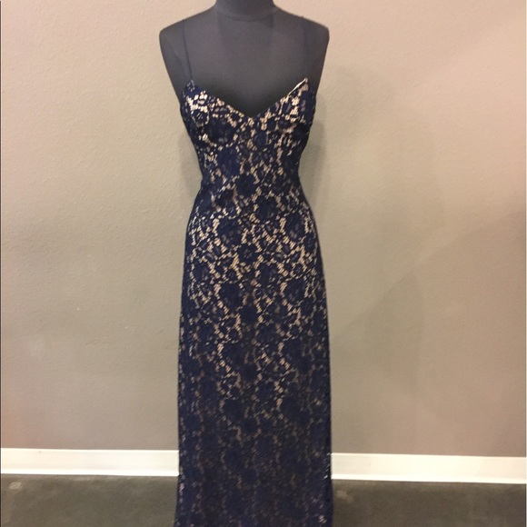 Donna Morgan Dresses & Skirts - Long spaghetti strap lace gown