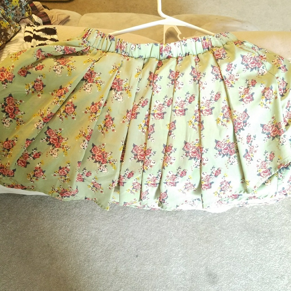 Free hug size medium skirt