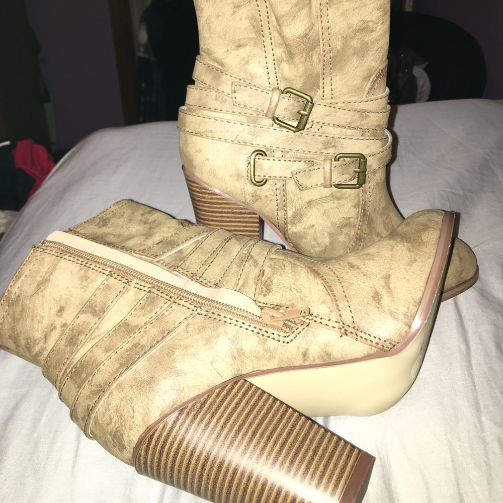 Heeled boots