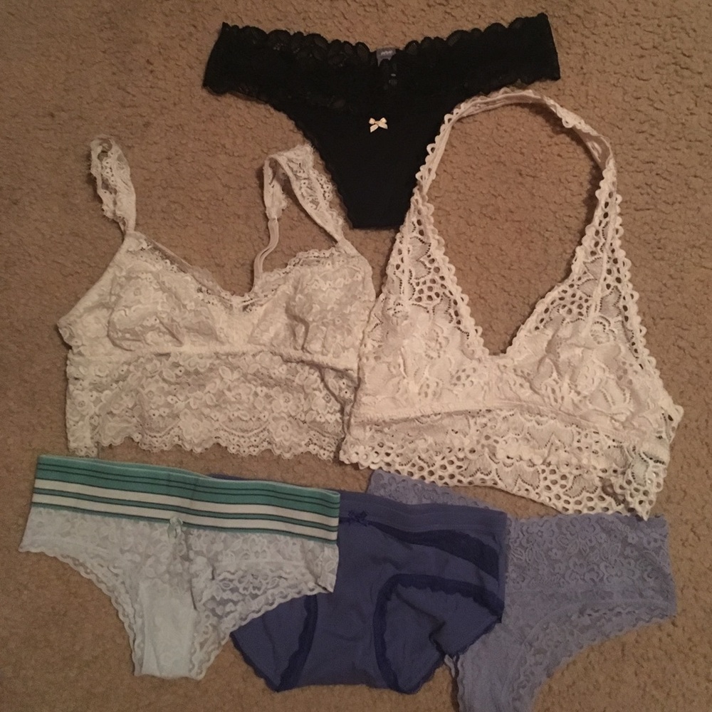 AERIE 1 thong, 2 bralettes, 2 cheekys, 1 hipster