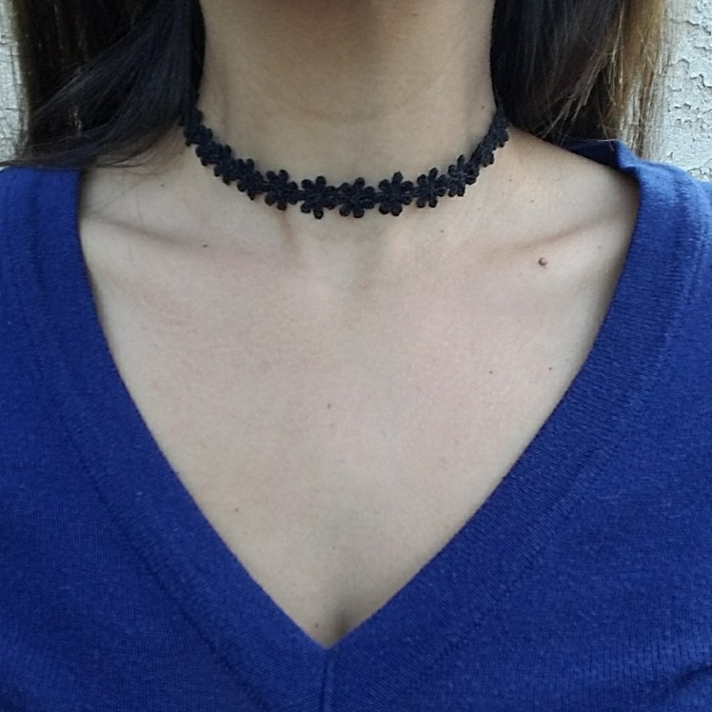 Black flower choker necklace