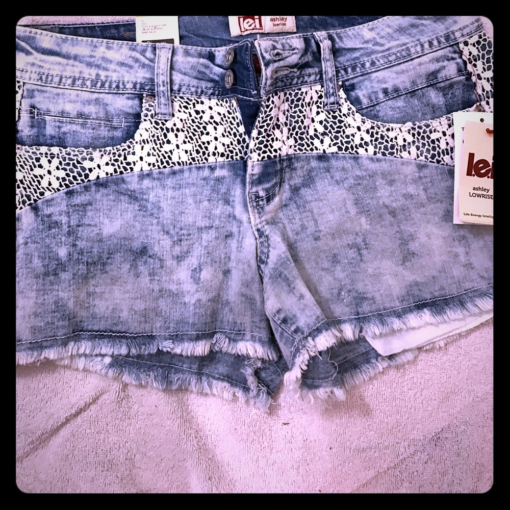Denim and white lace shorts💟