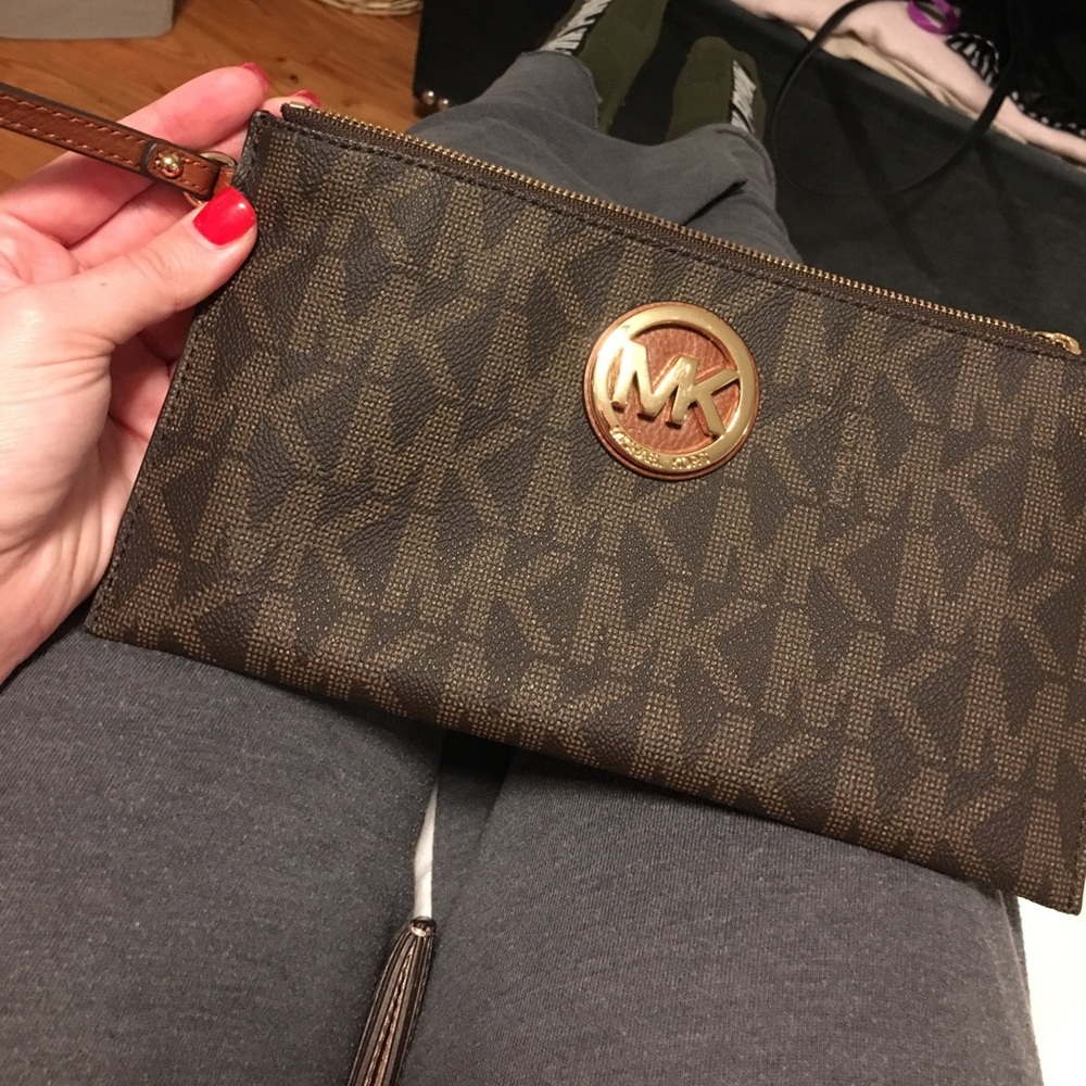 New Michael Kors Wristlet clutch