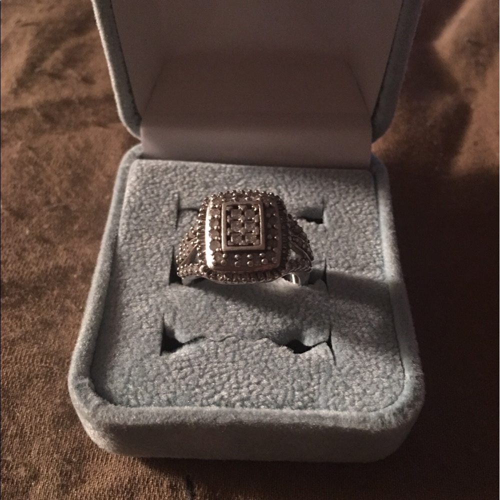 Ladies sterling silver ring