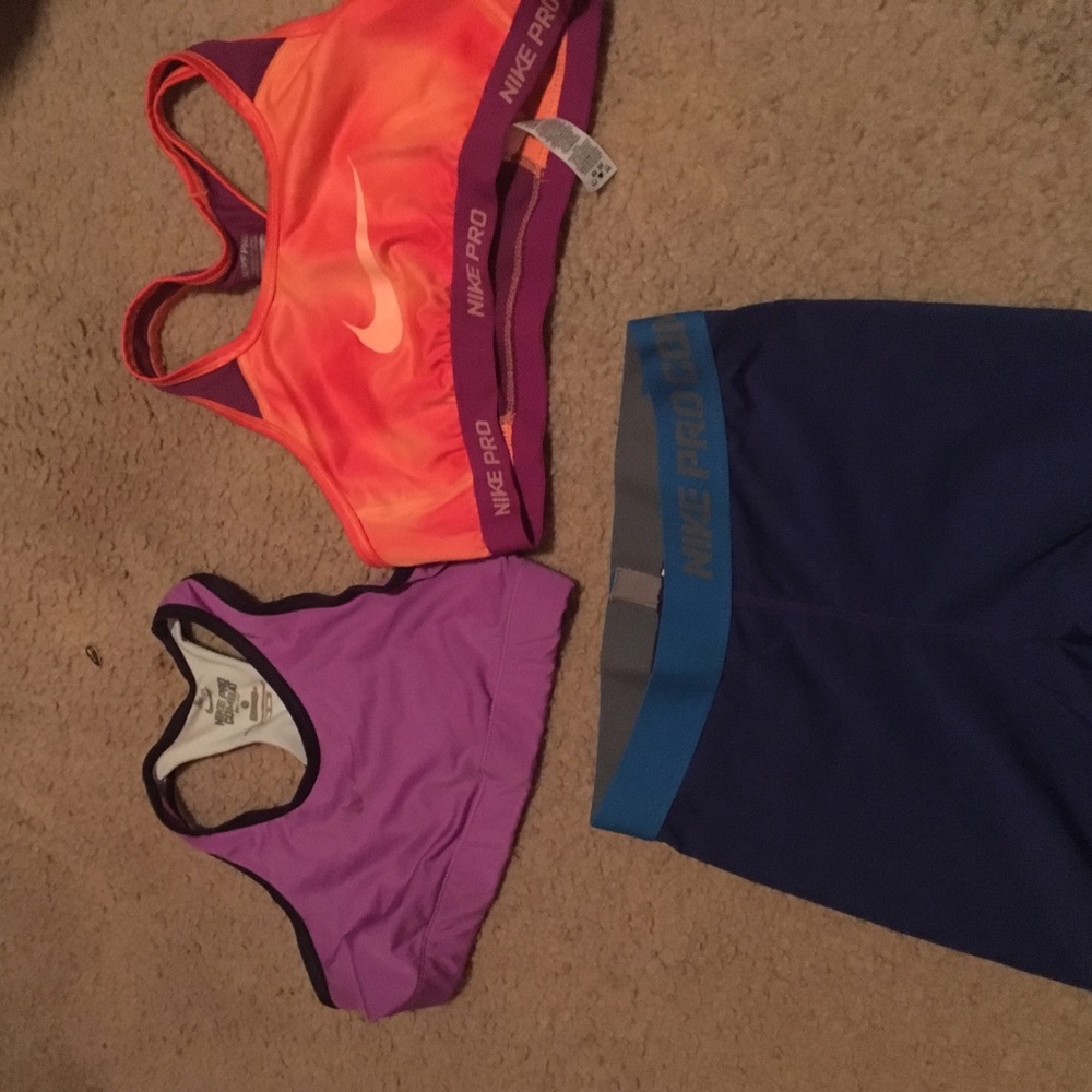 2 sports bras, 1 spandex
