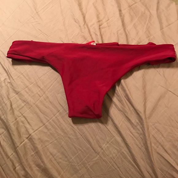 Red bikini! - Picture 2 of 3