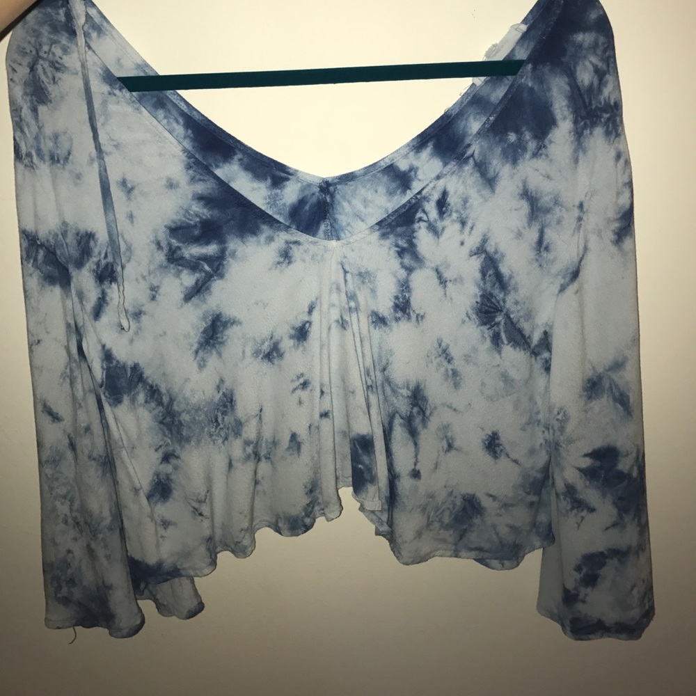 LF Tie Die Flowed Top!