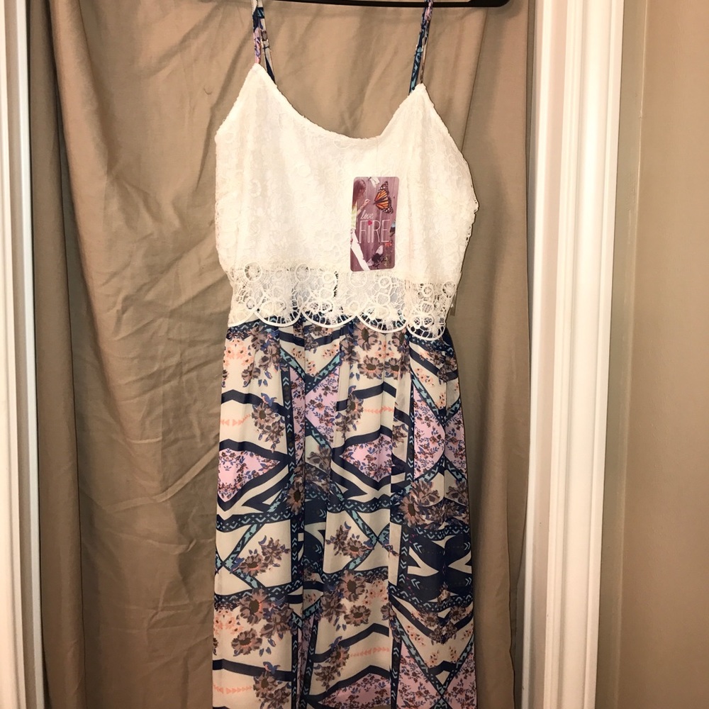 Brand new white lace and pattern 👗 dress