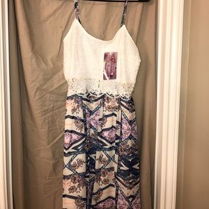 Brand new white lace and pattern 👗 dress