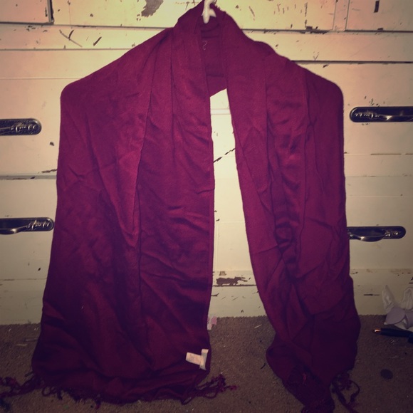 Scarlet red scarf - Picture 1 of 4