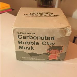 Carbonated bubble clay mask