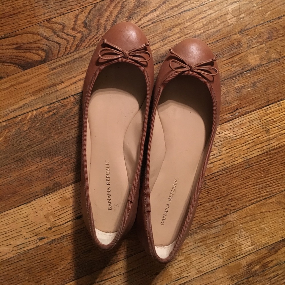 Banana Republic Leather Flats