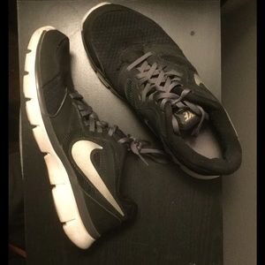Black Nikes Size 10 women's/size 8 men's