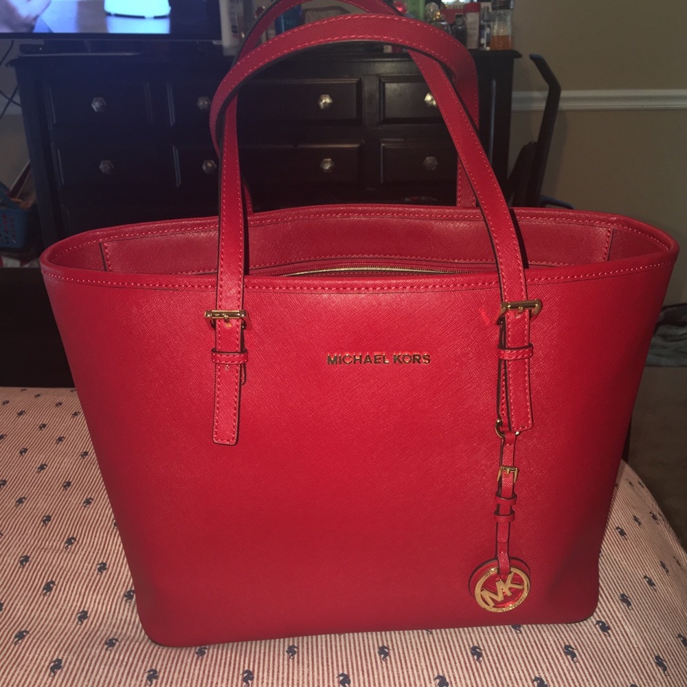 🌹SOLD🌺MICHAEL Michael Kors Jet Set Travel Top-Zp