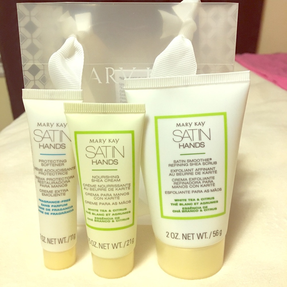NWT Mary Kay Satin Hands travel size