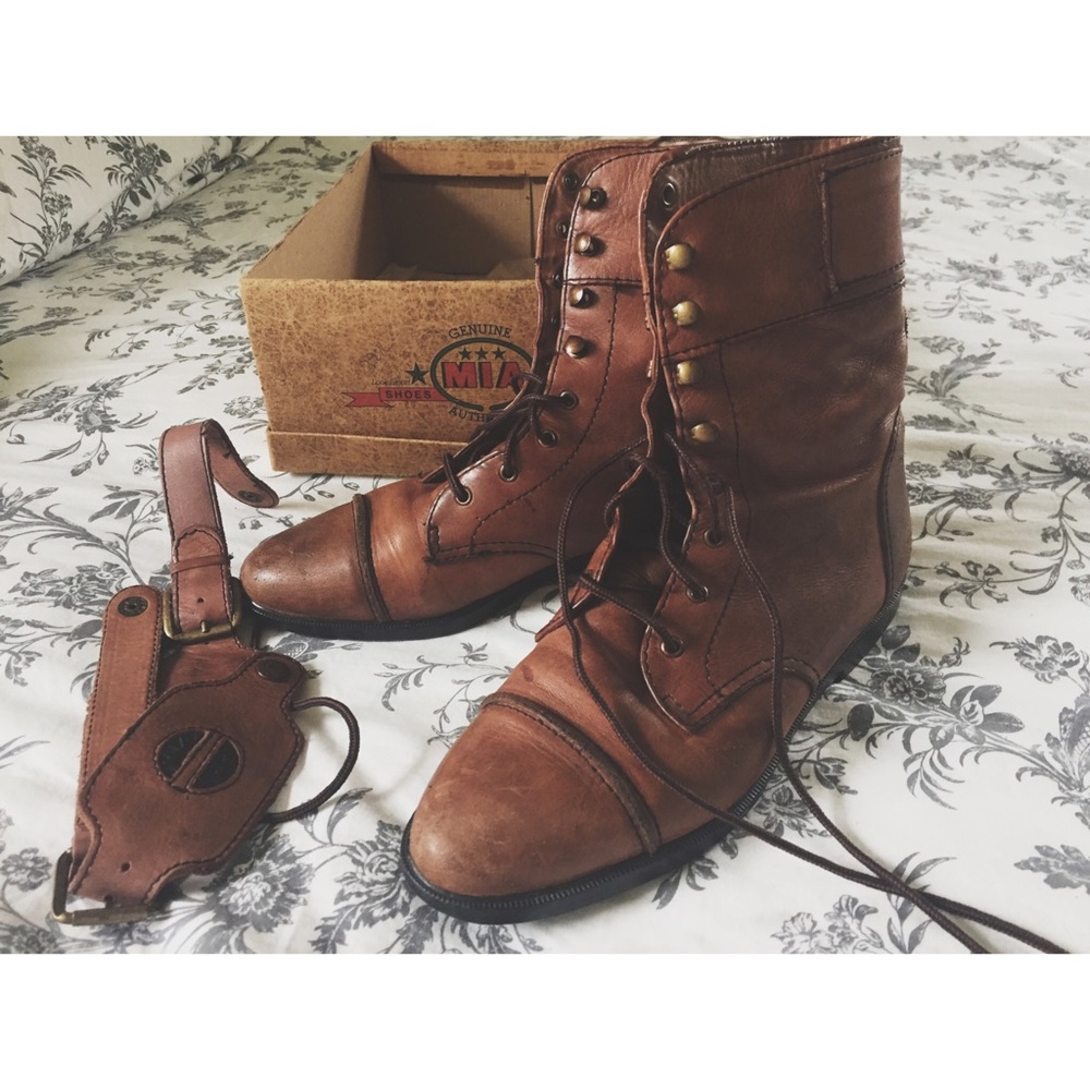 80s // Gorgeous Vintage Buckle Booties