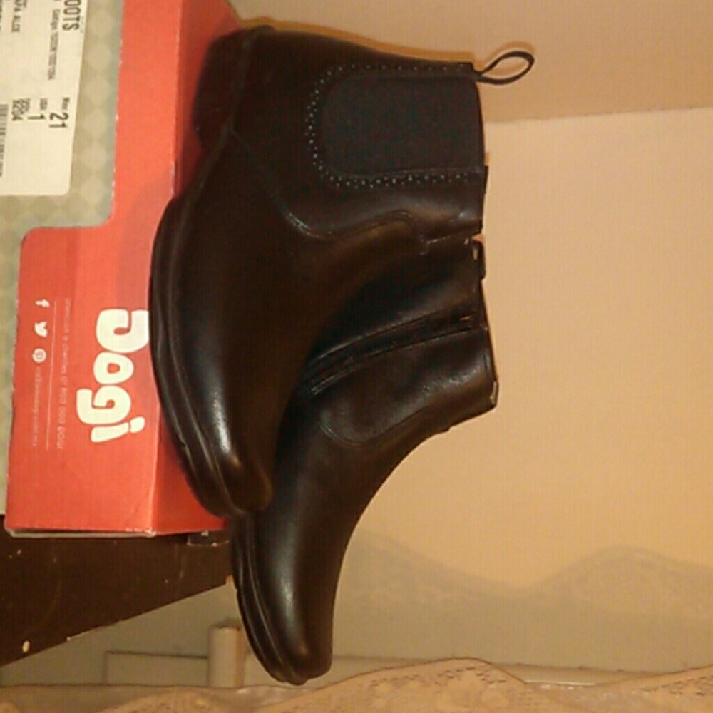 I am selling some dress shoes only worn once.