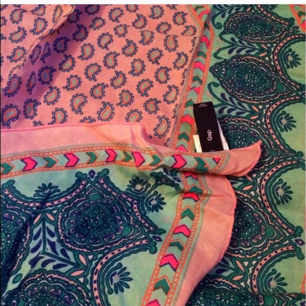 Spring NWOT Gap Pink + Mint Paisley Scarf - Picture 4 of 4
